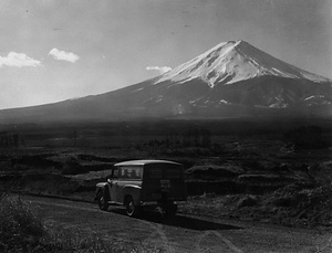 小型逓送車走行中(山梨)