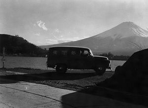 小型逓送車走行中(山梨)