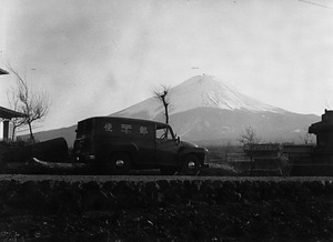 小型逓送車走行中(山梨)