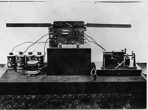 初期研究時代の無線電信機