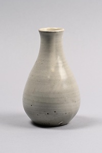 白釉瓶