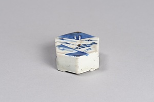 染付熨斗形水滴