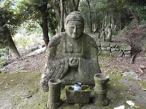 浅浦嬉野氏墓地の人形墓石墓