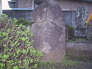 大島上台の徳本念仏塔