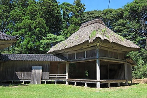 小泊白山神社能舞台