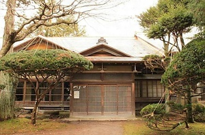 鳥潟会館（旧鳥潟家住宅）　主屋　土蔵　茶室　茶室待合　四阿　社殿　表門　中門