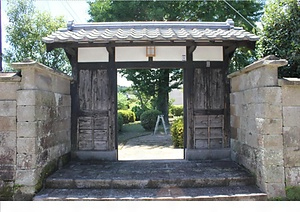 吉冨家武家門　附石垣２基