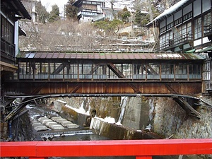 積善館の廊下橋