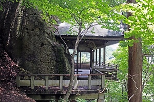 八櫛神社社殿（ブランド薬師）