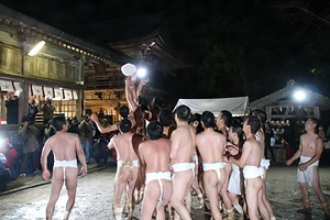 桜井神社の餅押し