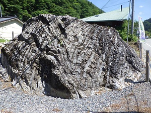 中郷流宮岩