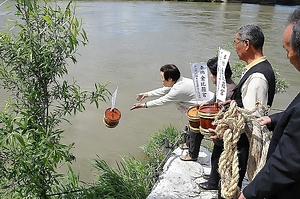 中山町川向金比羅樽流し