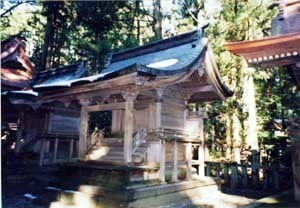 彌彦神社摂社今山神社