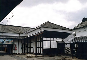 塚田歴史伝説館人形山車・銘木展示館（旧荷蔵）