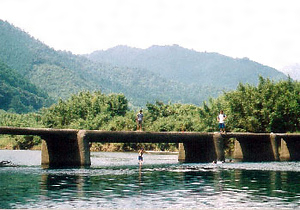 一斗俵沈下橋