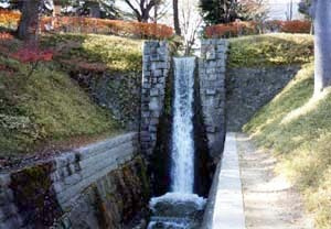 安積疏水麓山の飛瀑