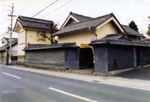 ふれあい館しらふじ（旧丸田医院）築地塀