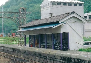 えちぜん鉄道勝山駅ホーム待合所