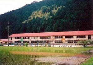 智頭町立山形小学校校舎