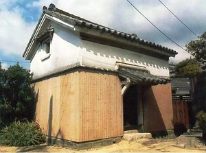 坂下勤家住宅土蔵及び石垣