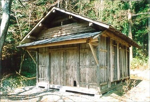 向山神社籠堂