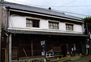 旧上妻家住宅（津屋崎千軒民俗館藍の家）主屋