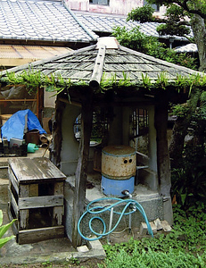 旧上妻家住宅（津屋崎千軒民俗館藍の家）井戸屋形