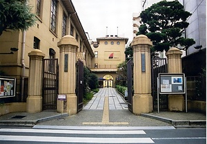 京都芸術センター正門及び塀（旧京都市立明倫小学校正門及び塀）