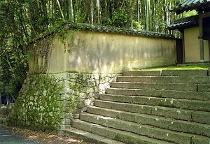 寶福寺開山堂石垣及び土塀