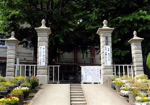 重富小学校正門（旧鹿児島県庁正門）