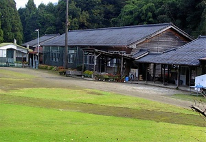 川上中学校本校舎