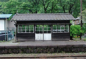 わたらせ渓谷鐵道沢入駅上り線プラットホーム及び待合所