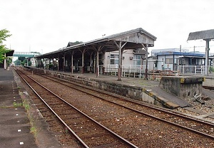 わたらせ渓谷鐵道大間々駅本屋及び下り線プラットホーム