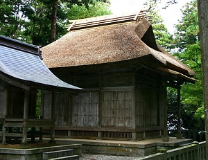 弥彦神社境内末社十柱神社社殿