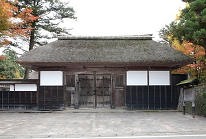 旧長谷川家住宅（新潟県三島郡越路町） 表門