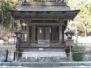 新海三社神社東本社