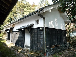 桑原家住宅（岐阜県養老郡上石津町） 米倉