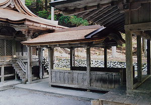 地主神社幣殿