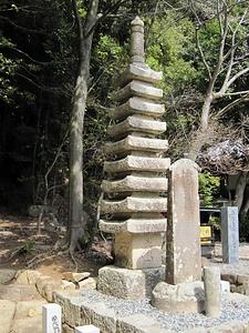 満願寺九重塔