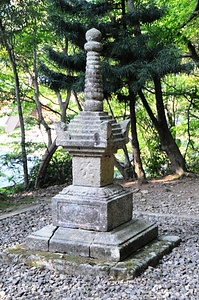 温泉寺宝篋印塔