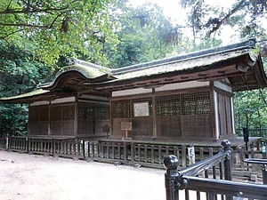 石上神宮摂社出雲建雄神社拝殿