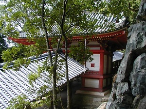 吉備津神社南随神門