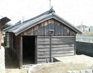 福永家住宅(徳島県鳴門市鳴門町) 塩納屋