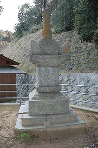 野間神社宝篋印塔