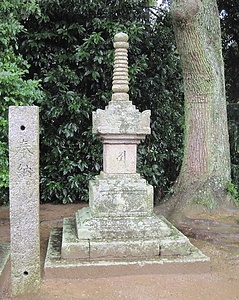 亀井八幡神社宝篋印塔