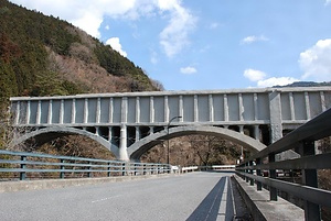 読書発電所施設 柿其水路橋