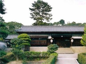 旧野﨑家住宅（岡山県倉敷市児島味野） 長屋門