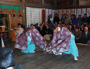 都々古別神社の御田植