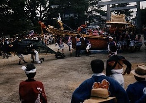 鳥出神社の鯨船行事