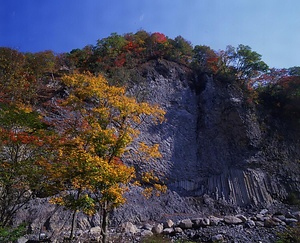 葛根田の大岩屋